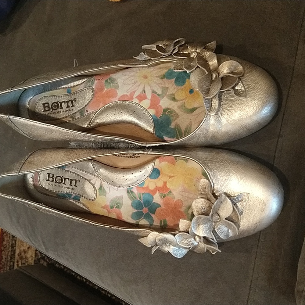 Born Gold Flower Leather Flats Size 7.5